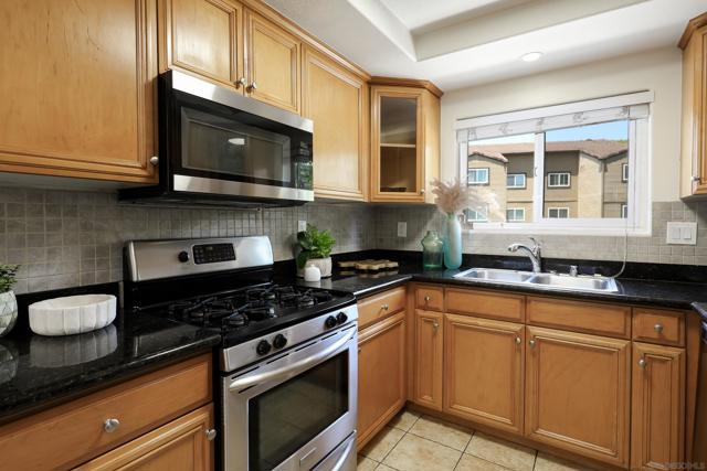 5033 Los Morros Way, Oceanside CA: https://media.crmls.org/mediaz/08cb3e81-5f16-47e7-bb52-f53f8db9ae0a.jpg