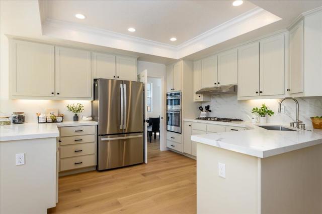 18 Melvin Henry Court, Redwood City CA: https://media.crmls.org/mediaz/08cb65cc-267a-46dd-8b3f-4ec5f57210b5.jpg