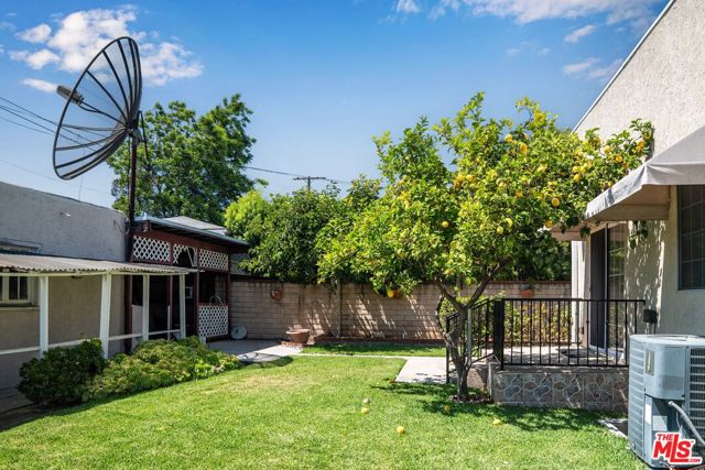 2431 8th Avenue, Los Angeles, California 90018, 3 Bedrooms Bedrooms, ,2 BathroomsBathrooms,Single Family Residence,For Sale,8th,24394853