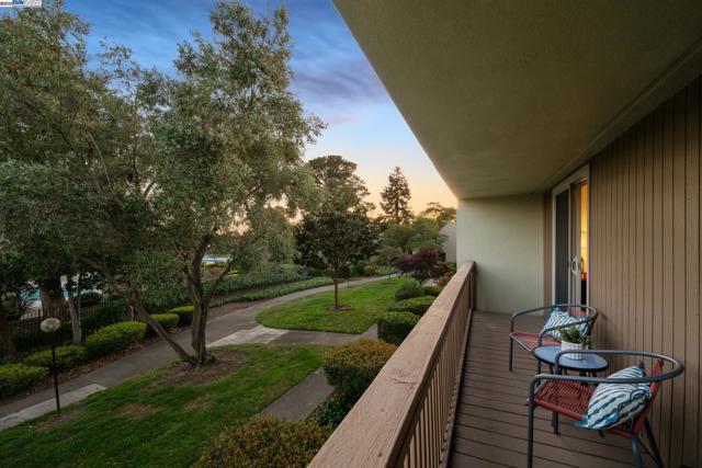 3032 CERRO VISTA, Alameda CA: https://media.crmls.org/mediaz/08cc02e0-5cd0-4719-9df1-1e6061bfdced.jpg