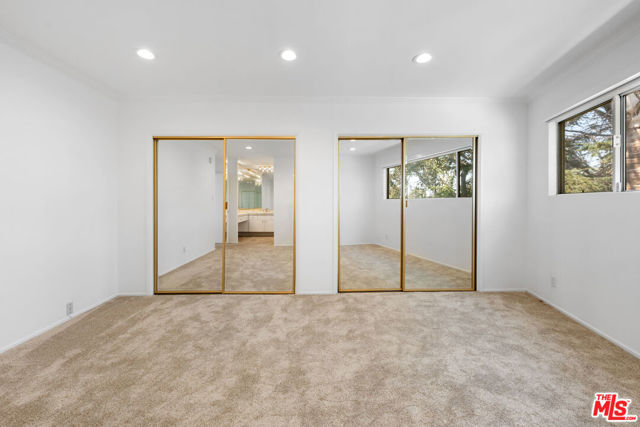 222 7th Street, Santa Monica CA: https://media.crmls.org/mediaz/08cc036a-4b6f-4b3d-ad8b-46de22a03938.jpg