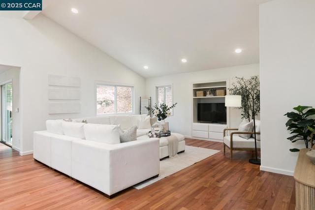 2 Deer field, Walnut Creek CA: https://media.crmls.org/mediaz/08cc0934-5b42-4243-aeae-8bce33019244.jpg