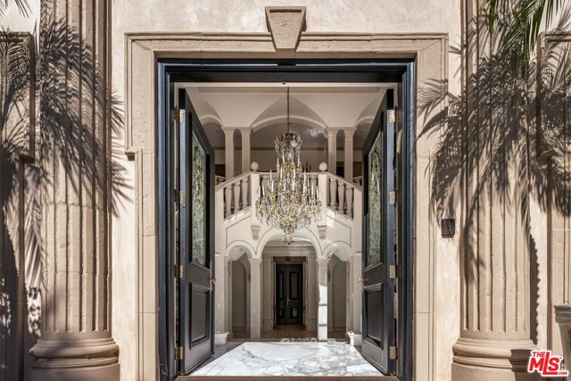 628 North Rodeo Drive photo 4