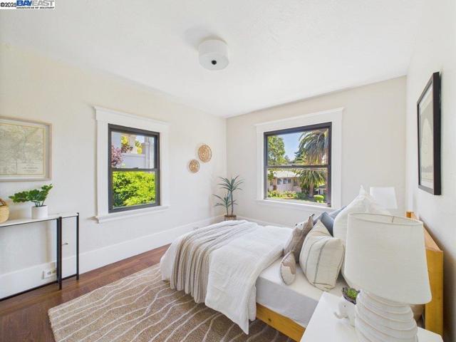 4418 Virginia Ave, Oakland CA: https://media.crmls.org/mediaz/08cc8564-92b0-4fc4-8784-b734b54bcfb0.jpg
