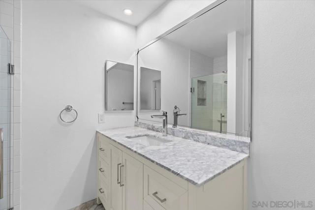 28125 Ridgecove Ct S, Rancho Palos Verdes CA: https://media.crmls.org/mediaz/08cce11b-5414-4132-b731-8051aa635893.jpg