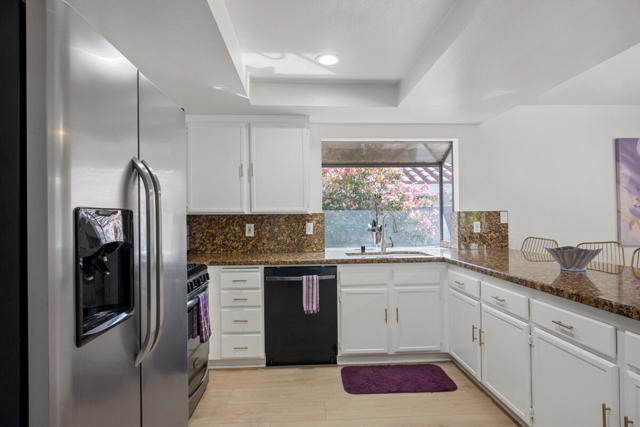 1489 E Francis Drive, Palm Springs CA: https://media.crmls.org/mediaz/08cce44b-9588-4bcb-9226-25ec9c54e49c.jpg