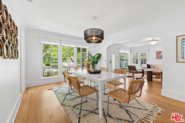 607 S Orange Drive, Los Angeles CA: https://media.crmls.org/mediaz/08cd0e5b-8f63-4668-b7c5-7f5f90e98f09.jpg
