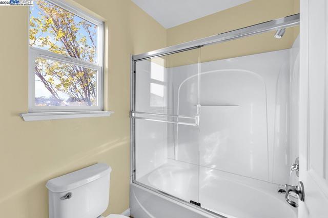 436 Wood Glen Dr, Richmond CA: https://media.crmls.org/mediaz/08cd3161-9bfc-48a4-9296-178ec99f2d11.jpg