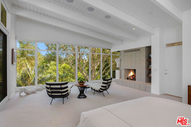 2179 Mandeville Canyon Road, Los Angeles CA: https://media.crmls.org/mediaz/08cdefdc-8a39-40de-8b38-3f411b7e9f3d.jpg