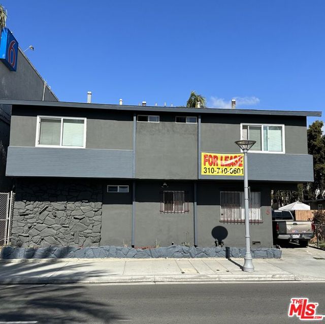 4115 W Century Boulevard, Inglewood CA: https://media.crmls.org/mediaz/08ceefbd-5560-491e-9cbd-4fc1aa1d63e3.jpg