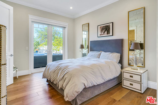 19633 Wells Drive, Tarzana CA: https://media.crmls.org/mediaz/08cf6320-d37e-4fca-a0d7-b116bc9160c8.jpg