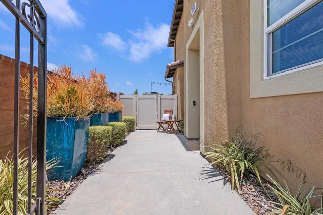 3002 Villeta Ave, Carlsbad CA: https://media.crmls.org/mediaz/08d0eb8c-b601-427e-932f-971ec8b8874c.jpg