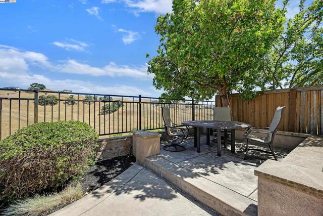 1359 Monterosso St, Danville CA: https://media.crmls.org/mediaz/08d10b0e-15ae-4ef1-a48b-d81ec358337d.jpg