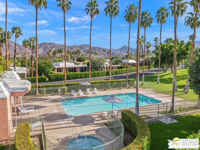 46920 Amir Drive, Palm Desert CA: https://media.crmls.org/mediaz/08d169e7-49ed-44db-9797-ae24970c5bbe.jpg