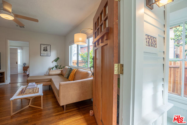 732 N Toledo Walk, Long Beach CA: https://media.crmls.org/mediaz/08d18c8b-4f34-4611-9933-2fc7edbb4dc3.jpg