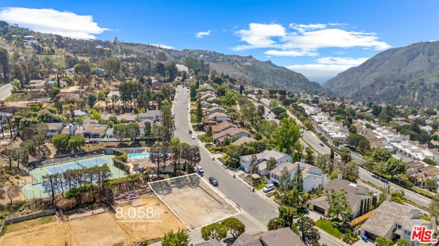 17239 Avenida De La Herradura, Pacific Palisades CA: https://media.crmls.org/mediaz/08d1eef7-19f5-48cf-96fa-872d00105450.jpg