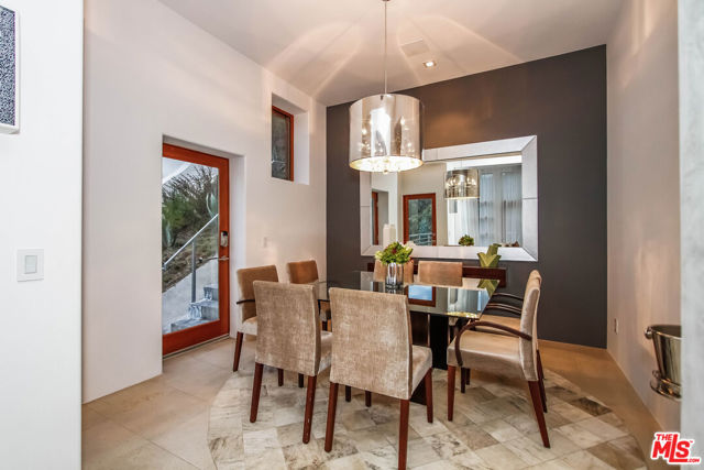 1929 N CURSON Place, Los Angeles CA: https://media.crmls.org/mediaz/08d25a50-d906-46ce-8b79-d13d21792ba9.jpg