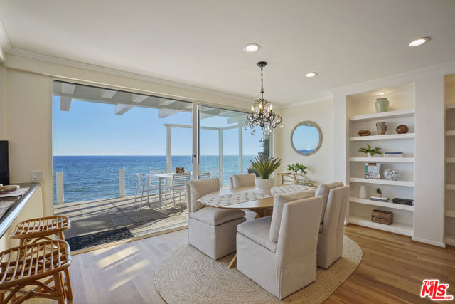 26908 Malibu Cove Colony Drive, Malibu CA: https://media.crmls.org/mediaz/08d2e8aa-4f34-4cdb-a6b9-ba2468f733e8.jpg