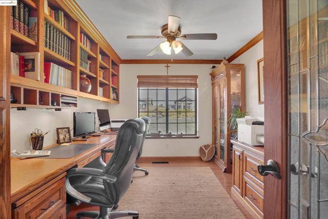 2960 Almondwood Pl, Oakley CA: https://media.crmls.org/mediaz/08d32496-d7a4-4edb-8237-697295163294.jpg