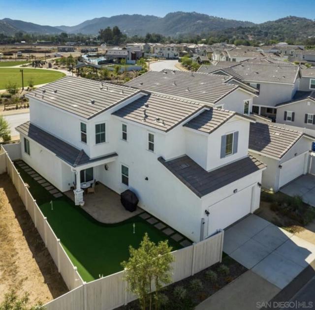 27661 Heritage Ln, Valley Center CA: https://media.crmls.org/mediaz/08d3439e-cbaa-4627-8c5d-62ff0d893c2d.jpg