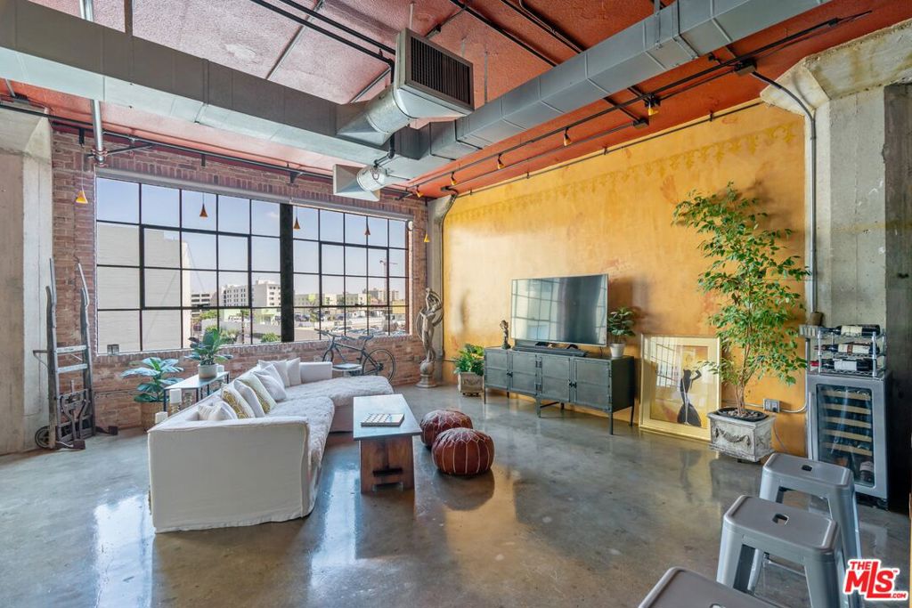 315 E 8th Street 401, Los Angeles, CA 90014