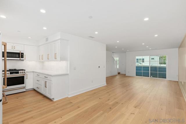 551 Orange Ave, Coronado CA: https://media.crmls.org/mediaz/08d3ad8d-f3ea-4c52-a68a-daa28476bfbc.jpg