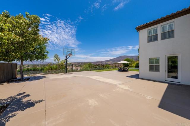 1863 Camino Mojave, Chula Vista CA: https://media.crmls.org/mediaz/08d43eb3-58af-4c5b-89b9-47d741b1d38a.jpg
