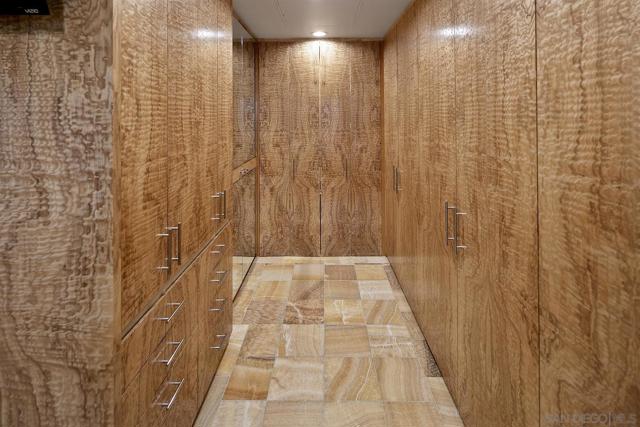 100 Harbor Dr, San Diego CA: https://media.crmls.org/mediaz/08d441cd-85c2-4b66-84df-78c6a97d71a8.jpg