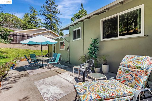 2050 Donald Dr, Moraga CA: https://media.crmls.org/mediaz/08d46a04-6047-4ad4-b0df-d05a04747019.jpg