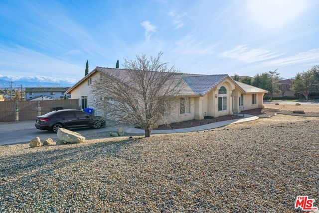 16185 Viho Road, Apple Valley CA: https://media.crmls.org/mediaz/08d499e0-2f0c-46a3-a4ab-79cb015cf291.jpg
