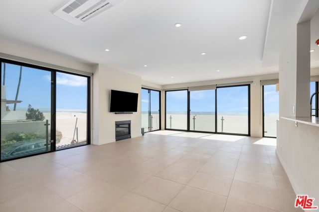 1 Northstar Street, Marina del Rey CA: https://media.crmls.org/mediaz/08d4e6e9-a499-4a25-869a-02effec4ffc5.jpg