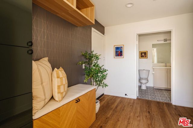 2911 Exposition Place, 1 photo 5