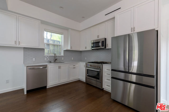 24042 Killion Street, Woodland Hills CA: https://media.crmls.org/mediaz/08d5686a-230f-4840-93b9-1b1ada074edf.jpg