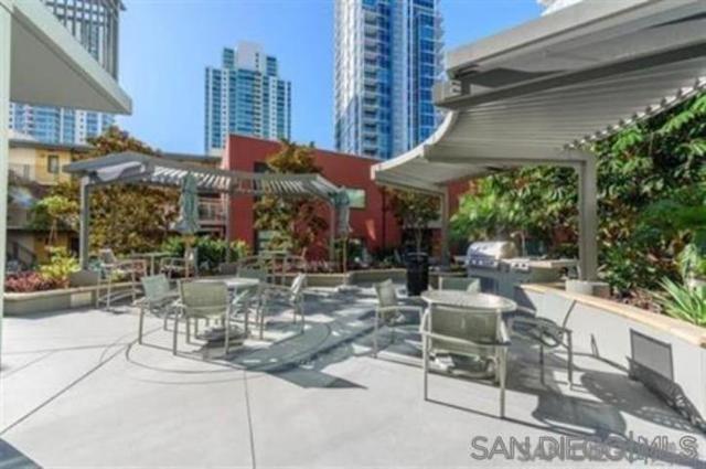 1240 India St, San Diego CA: https://media.crmls.org/mediaz/08d64f91-4dc7-478a-b75b-e69dc0502d42.jpg