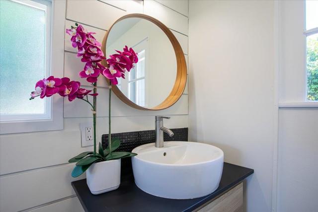 524 8th Avenue, Menlo Park CA: https://media.crmls.org/mediaz/08d75626-8d93-495a-a8a6-bc96a5169cbb.jpg