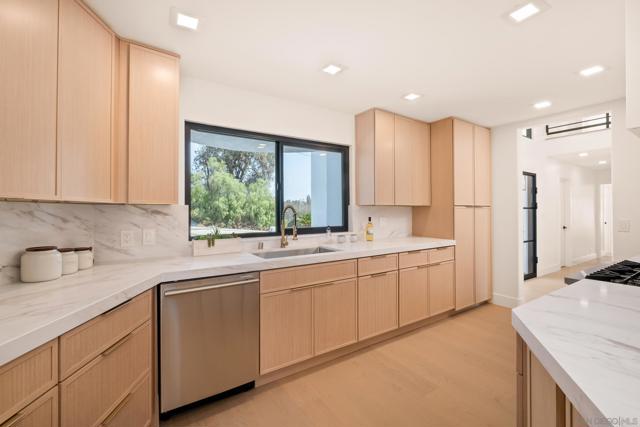15032 Heath Dr, Poway CA: https://media.crmls.org/mediaz/08d75c3f-ae4b-4560-91bb-ef4a9a727591.jpg