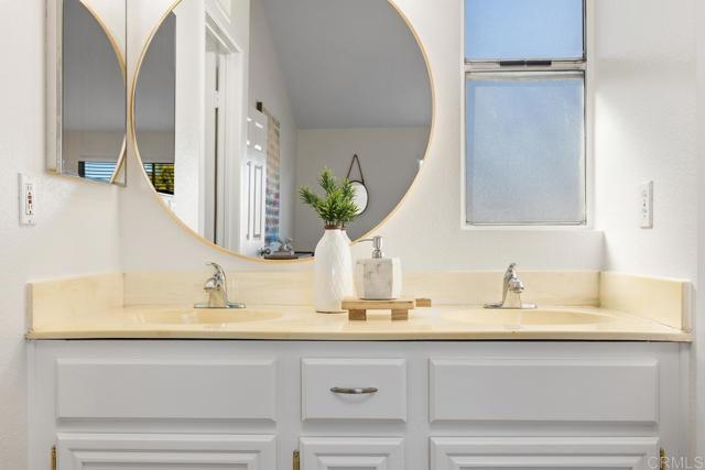 Detail Gallery Image 22 of 42 For 1330 Palomar Pl #7,  Vista,  CA 92084 - 3 Beds | 2 Baths