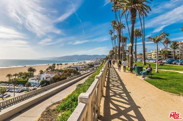 1101 Lincoln Boulevard, Santa Monica CA: https://media.crmls.org/mediaz/08d7dab1-3988-40b6-940f-349451adc46a.jpg