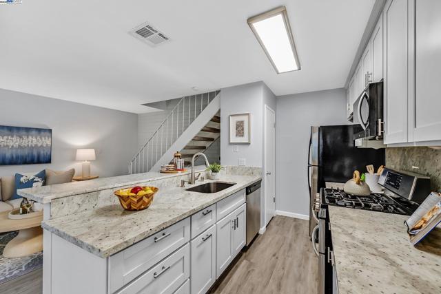 2207 Segundo Ct, Pleasanton CA: https://media.crmls.org/mediaz/08d7f705-17ed-4dcd-8015-3d631c0d34a3.jpg