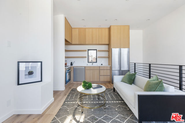 1011 Georgina Avenue, Santa Monica CA: https://media.crmls.org/mediaz/08d841b4-e36d-49ed-8968-8cd14ca17890.jpg