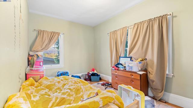 1621 E 38Th St, Oakland CA: https://media.crmls.org/mediaz/08d87506-2843-4dd9-b490-c3bff1caac6b.jpg