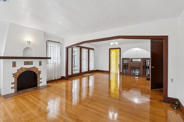 11768 Main St, Sunol CA: https://media.crmls.org/mediaz/08d897ce-940e-4260-bb72-8f69fd58aa3b.jpg