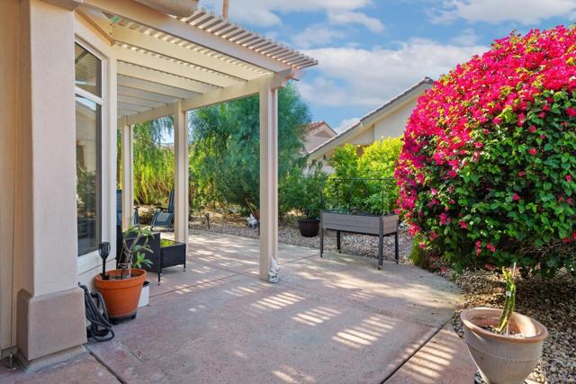 37395 Purple Shadow Road, Palm Desert CA: https://media.crmls.org/mediaz/08d8a6e3-dc53-4ac0-b18d-af3b947d895a.jpg