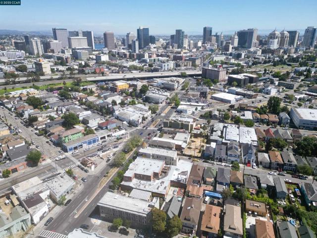 2521 San Pablo Ave, Oakland CA: https://media.crmls.org/mediaz/08d8e9af-5b11-4b32-8b31-0d9aa68183c0.jpg