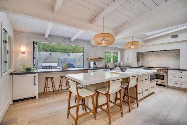 15035 El Camino Real, Del Mar CA: https://media.crmls.org/mediaz/08d91943-3997-4c86-bc44-5399c04b0d5f.jpg
