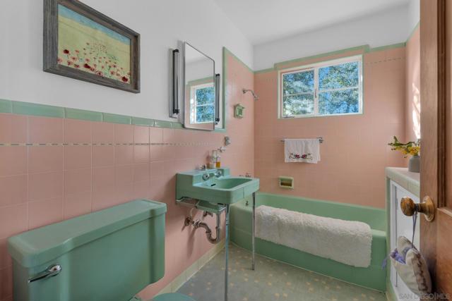 3306 Oak Grove, Julian CA: https://media.crmls.org/mediaz/08d9db28-f1ce-4398-8007-b25735aa4363.jpg