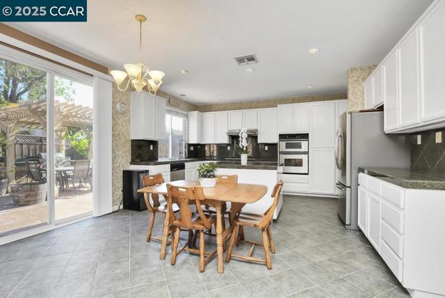 755 Boltzen St, Brentwood CA: https://media.crmls.org/mediaz/08da0c8b-7c68-4df3-857e-7a8d278e065d.jpg