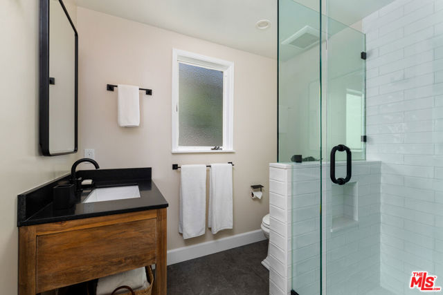 98 Loma Media Road, Santa Barbara CA: https://media.crmls.org/mediaz/08da47d4-b5e0-4593-82a5-03be98b2be76.jpg