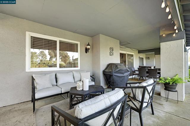 3716 Mesa Vista Dr, San Ramon CA: https://media.crmls.org/mediaz/08da5463-a4ff-457b-952b-73cec6a00090.jpg