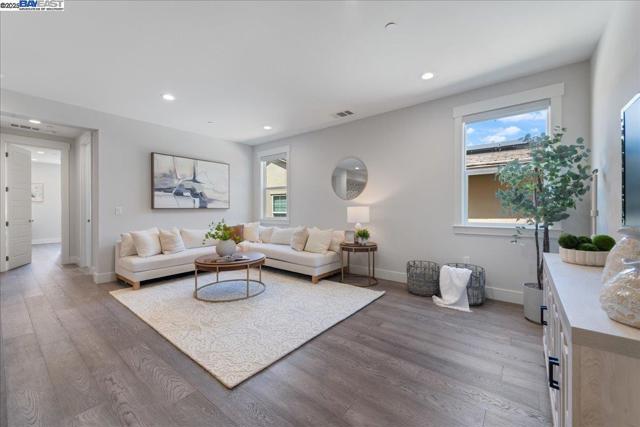 7259 Lembert Hills Dr, Dublin CA: https://media.crmls.org/mediaz/08dabcfd-1a17-44e4-993a-493af9770e11.jpg